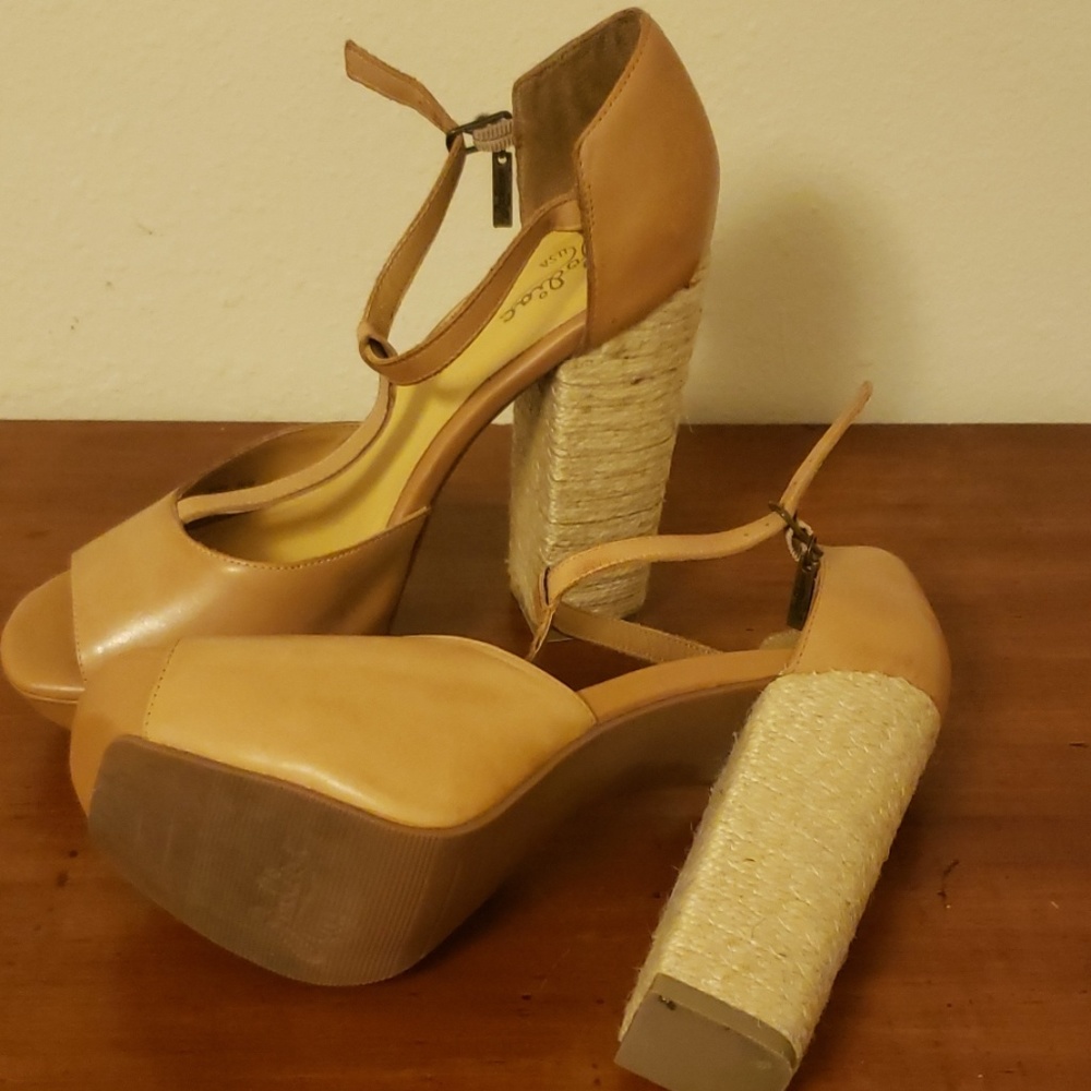 Shoes - Picture 3 of 4